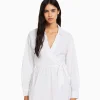 BERSHKA Vêtements*Mini-robe chemise manches longues cache-cœur Blanc