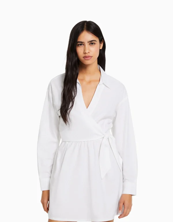 BERSHKA Vêtements*Mini-robe chemise manches longues cache-cœur Blanc