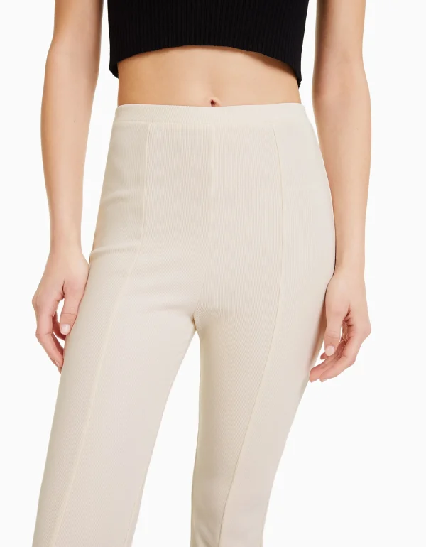 BERSHKA Pantalons*Pantalon flare ottoman Écru