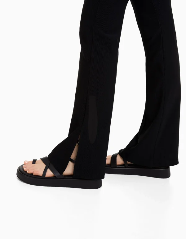 BERSHKA Pantalons*Pantalon flare ottoman Écru