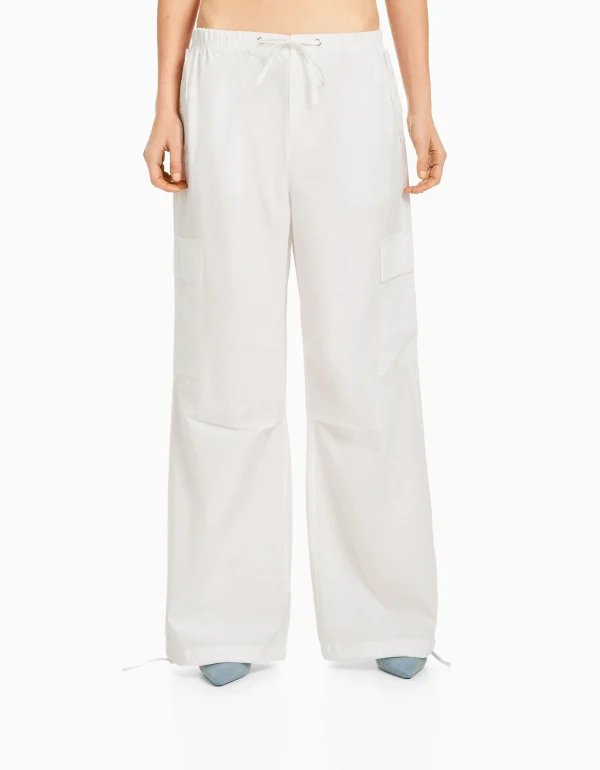 BERSHKA Vêtements*Pantalon jogger cargo parachute Blanc