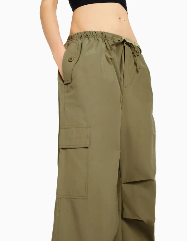 BERSHKA Vêtements*Pantalon jogger cargo parachute Kaki