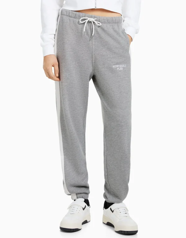 BERSHKA Pantalons*Pantalon jogger molleton avec bandes et inscription brodée Gris