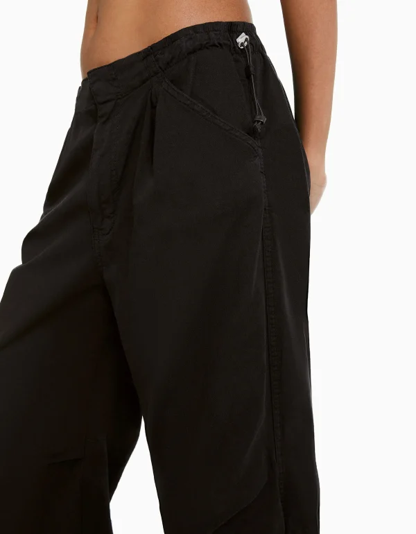 BERSHKA Pantalons*Pantalon jogger parachute loose fit Kaki