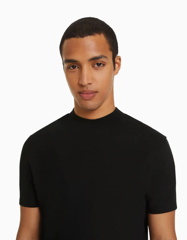 BERSHKA Personnalisables*T-shirt à manches courtes et col montant Noir