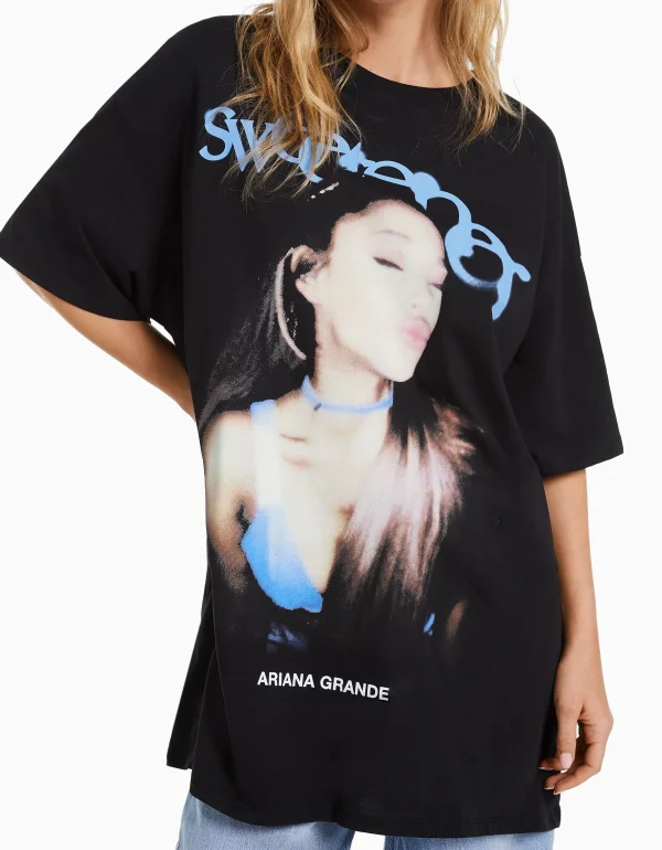 BERSHKA Tee-shirts*T-shirt manches courtes imprimé Ariana Grande Noir