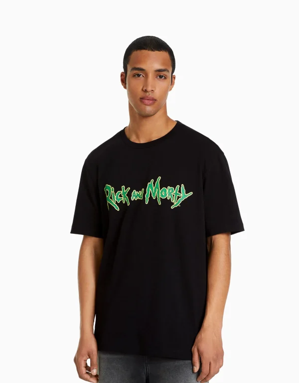 BERSHKA Vêtements*T-shirt manches courtes regular fit imprimé Rick et Morty Noir