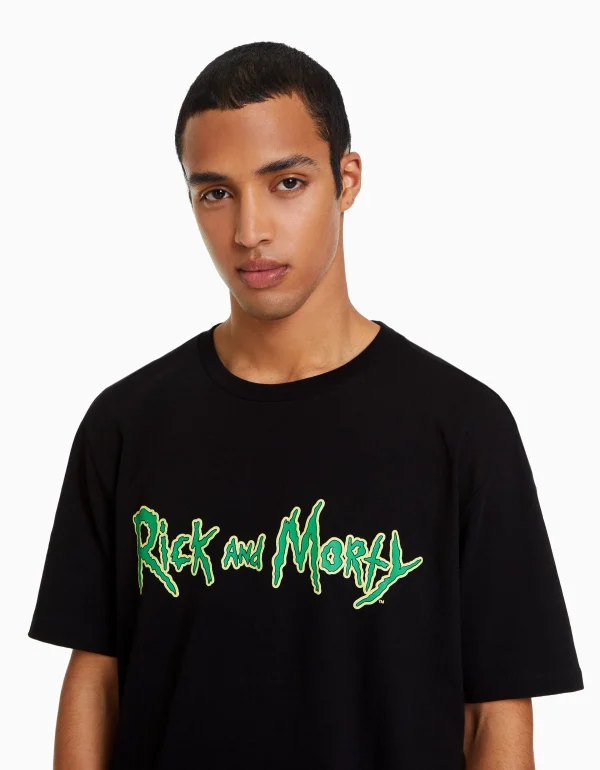 BERSHKA Vêtements*T-shirt manches courtes regular fit imprimé Rick et Morty Noir