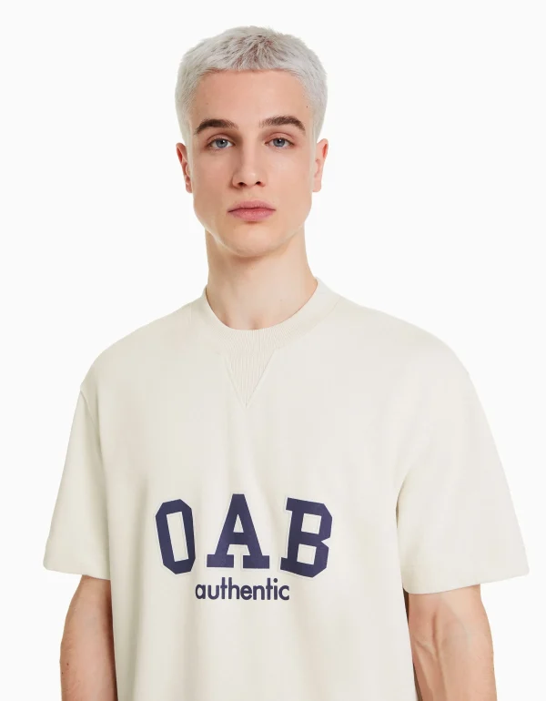 BERSHKA Vêtements*T-shirt molleton imprimé varsity Blanc cassé